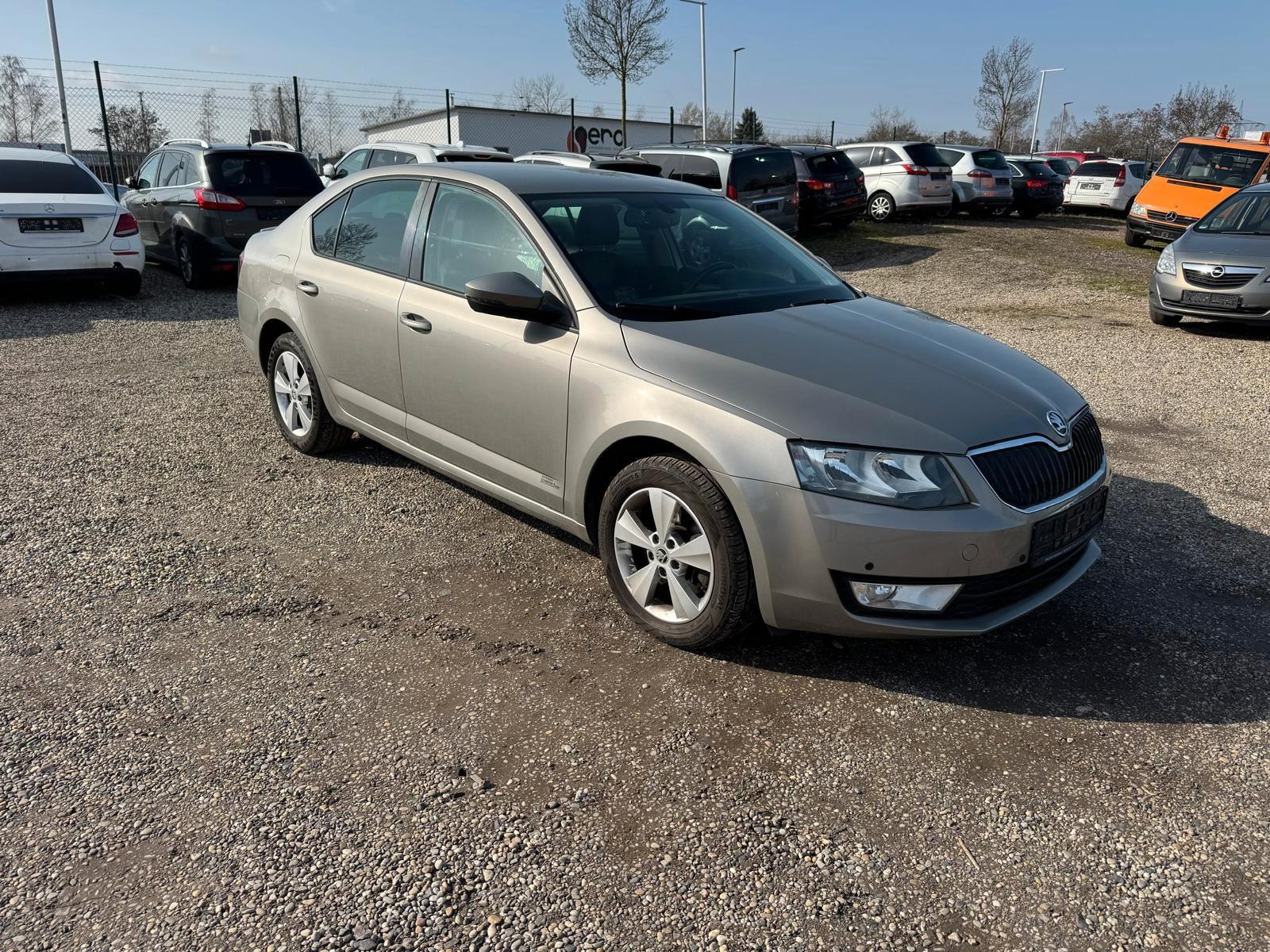 Skoda Octavia Lim. Elegance Aut. Navi Klima Kamera Alu