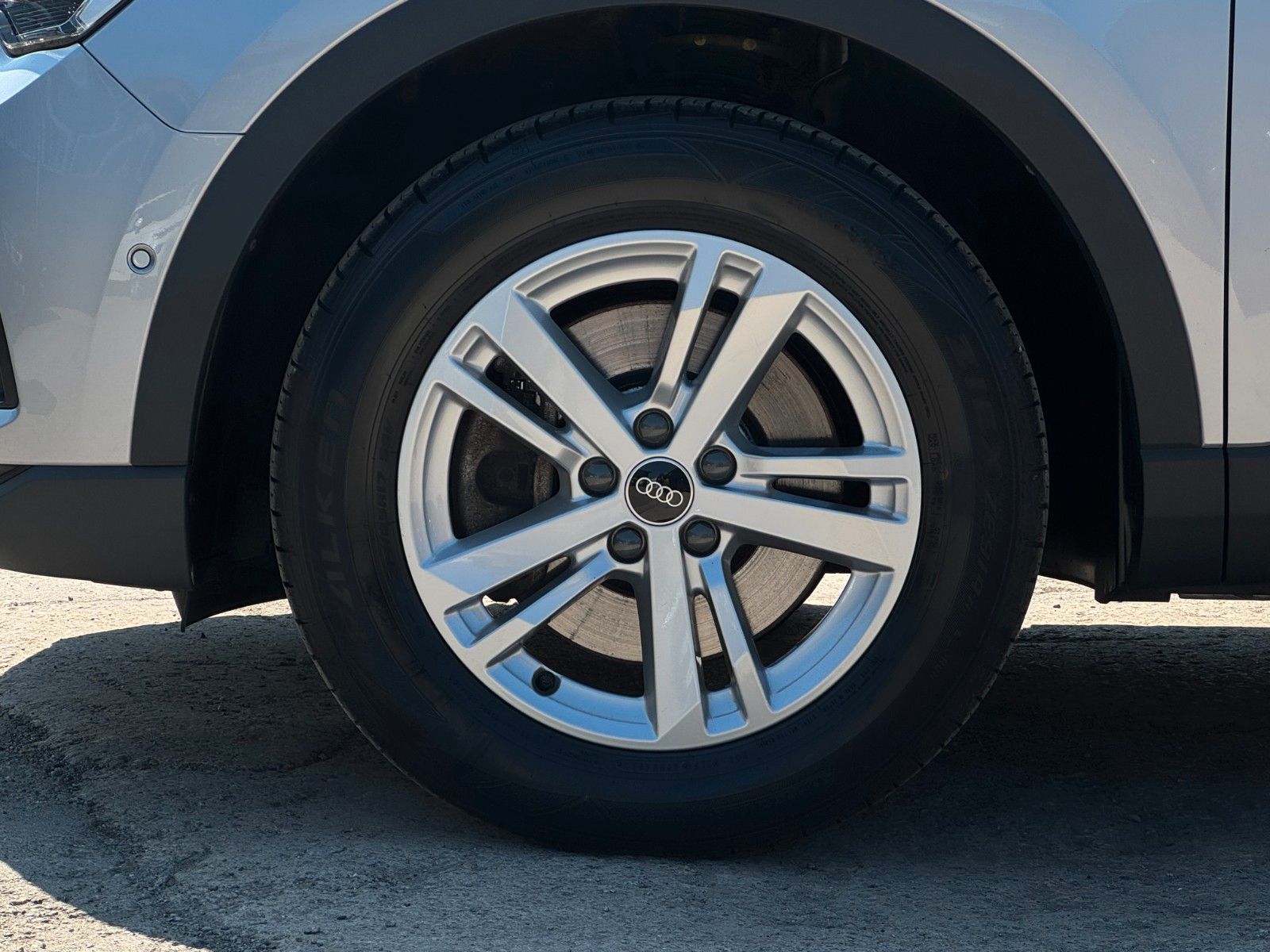 Fahrzeugabbildung Audi Q3 45 TFSI e S tronic basis Ambiente Sonos Pano