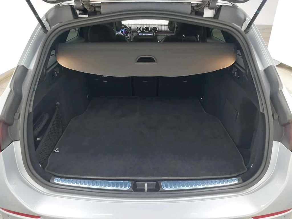 MERCEDES-BENZ C-Class 2023
