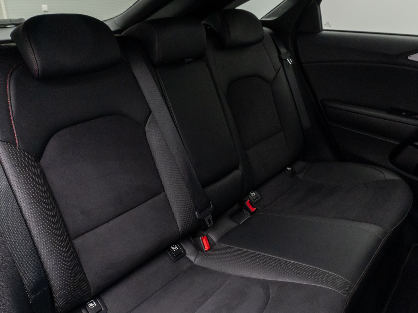 Fahrzeugabbildung Kia ProCeed GT 1.6 T-GDI DCT Kamera DAB JBL Sport