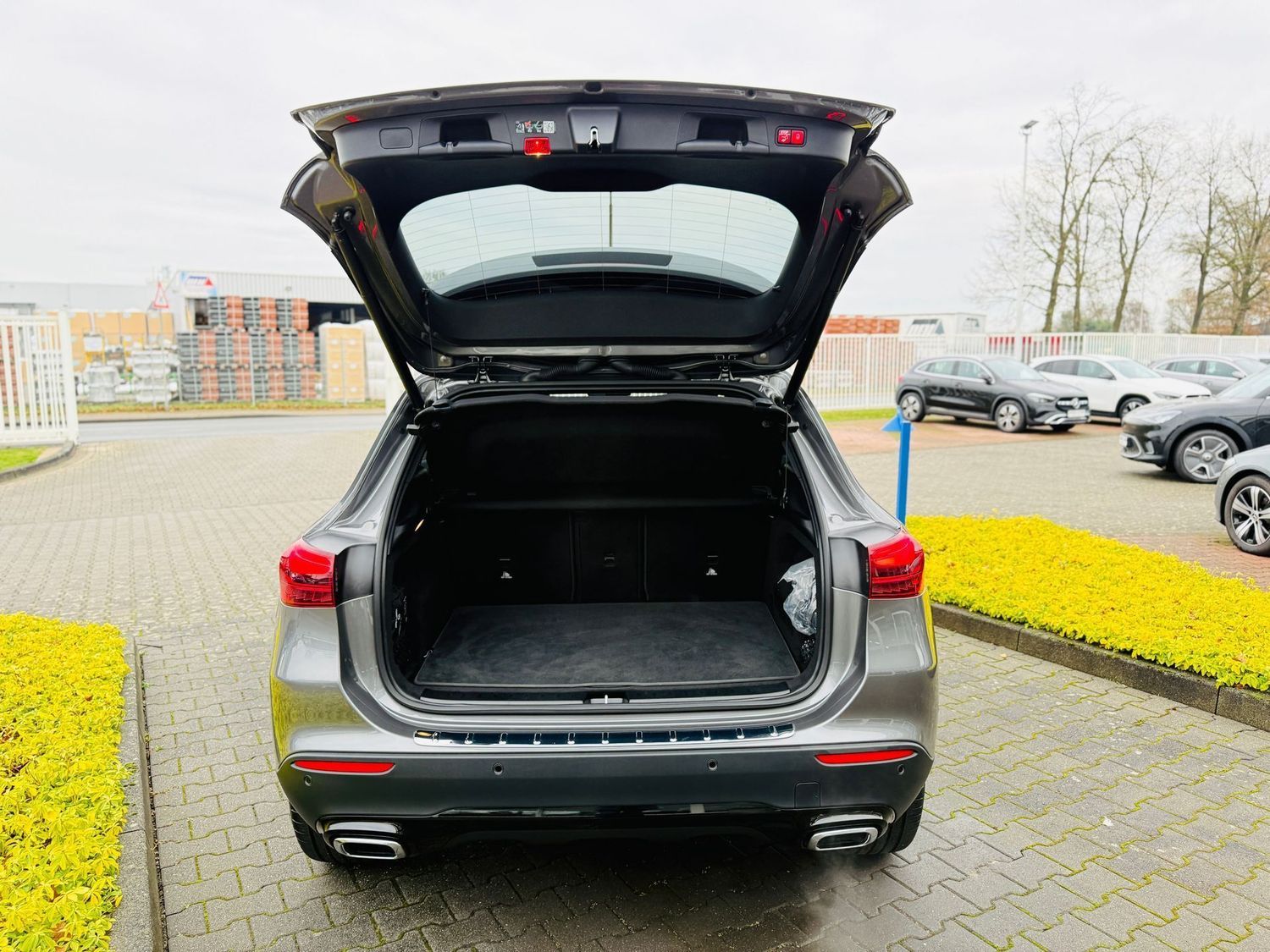 Fahrzeugabbildung Mercedes-Benz GLA 180 PROGRESSIVE Advanced NIGHT, EasyPack, RF