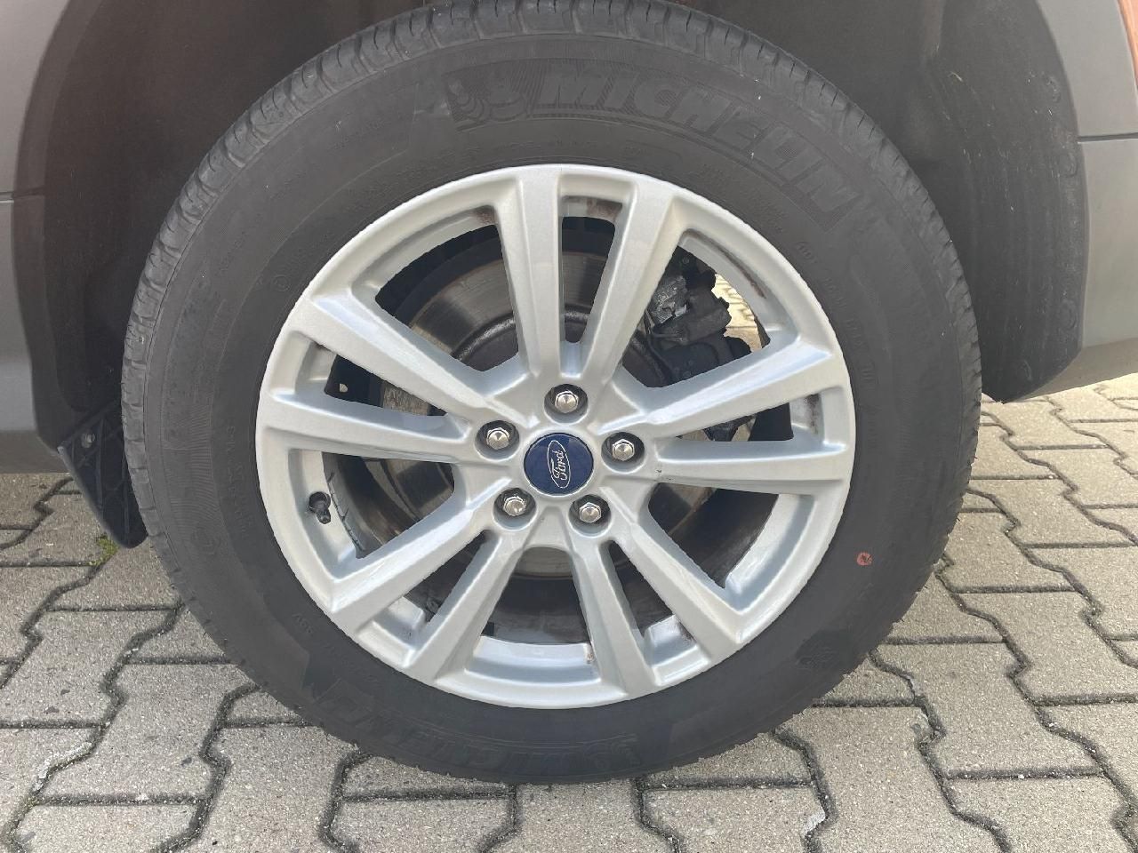 Fahrzeugabbildung Ford Kuga Winterpaket, Navi, Klimaautom.