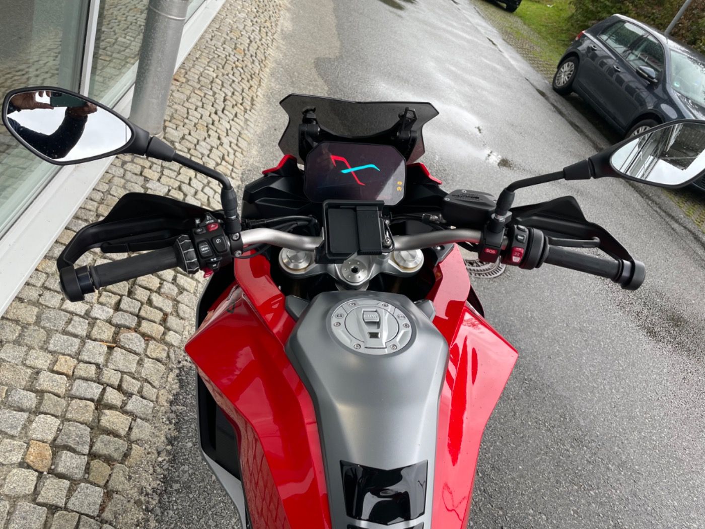 Fahrzeugabbildung BMW F 900 XR super Ausstattung mit Tieferlegung aus