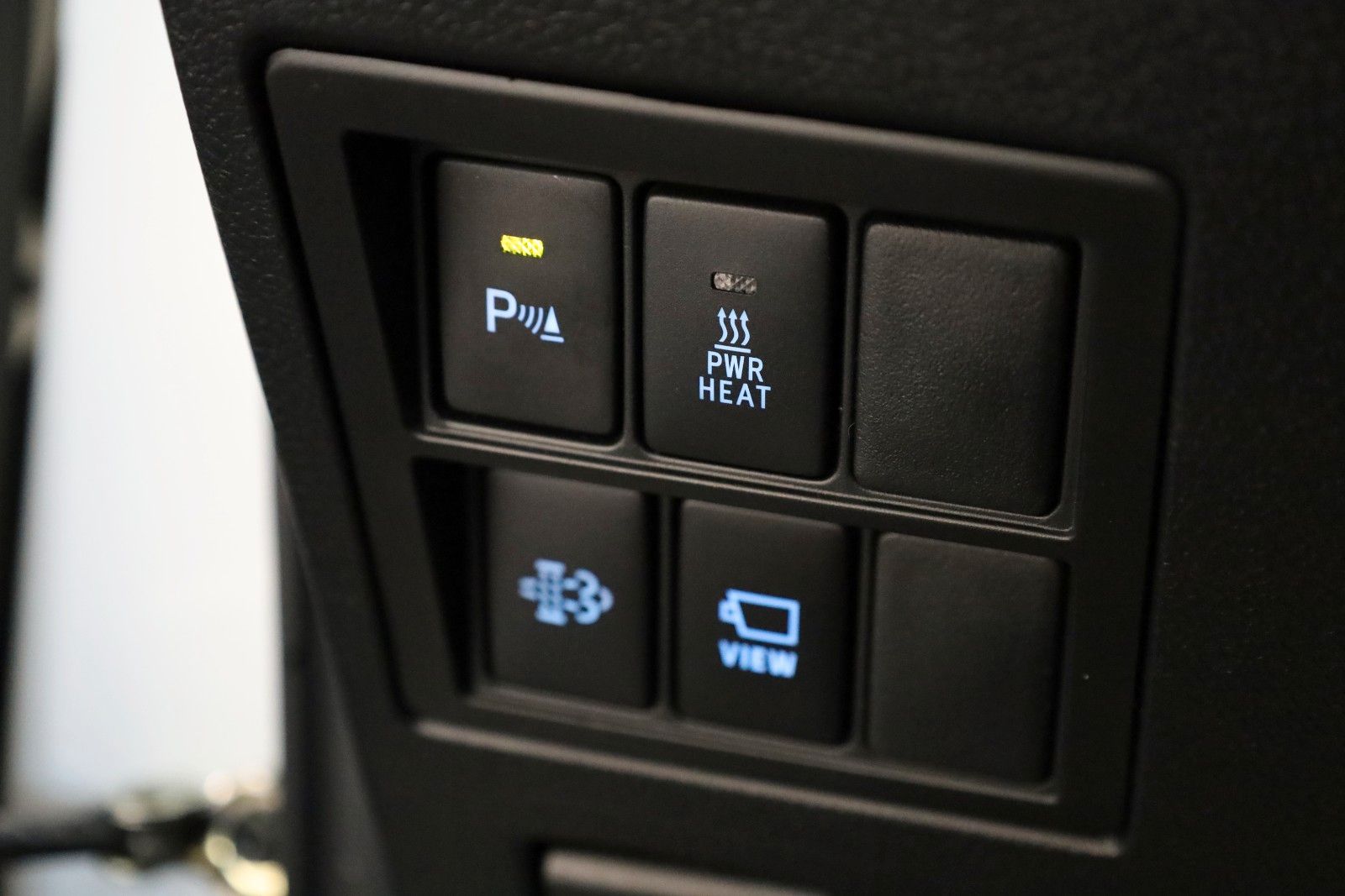 Fahrzeugabbildung Toyota Hilux 2.8 D-4D Invincible, CarPlay, HardTop, AHK