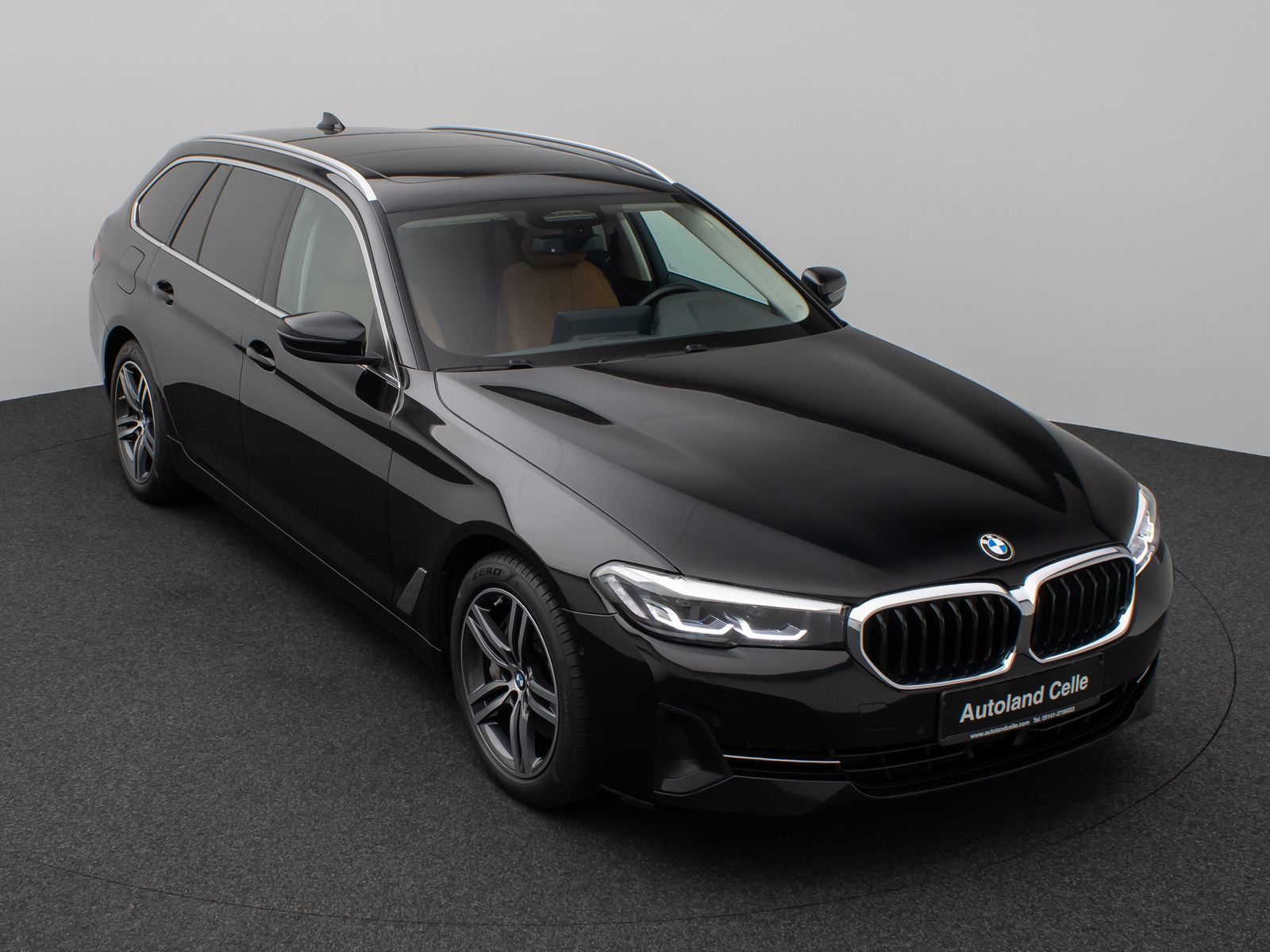 Fahrzeugabbildung BMW 530d  xD Panorama Kamera DAB HiFi AHK Alarm ACC