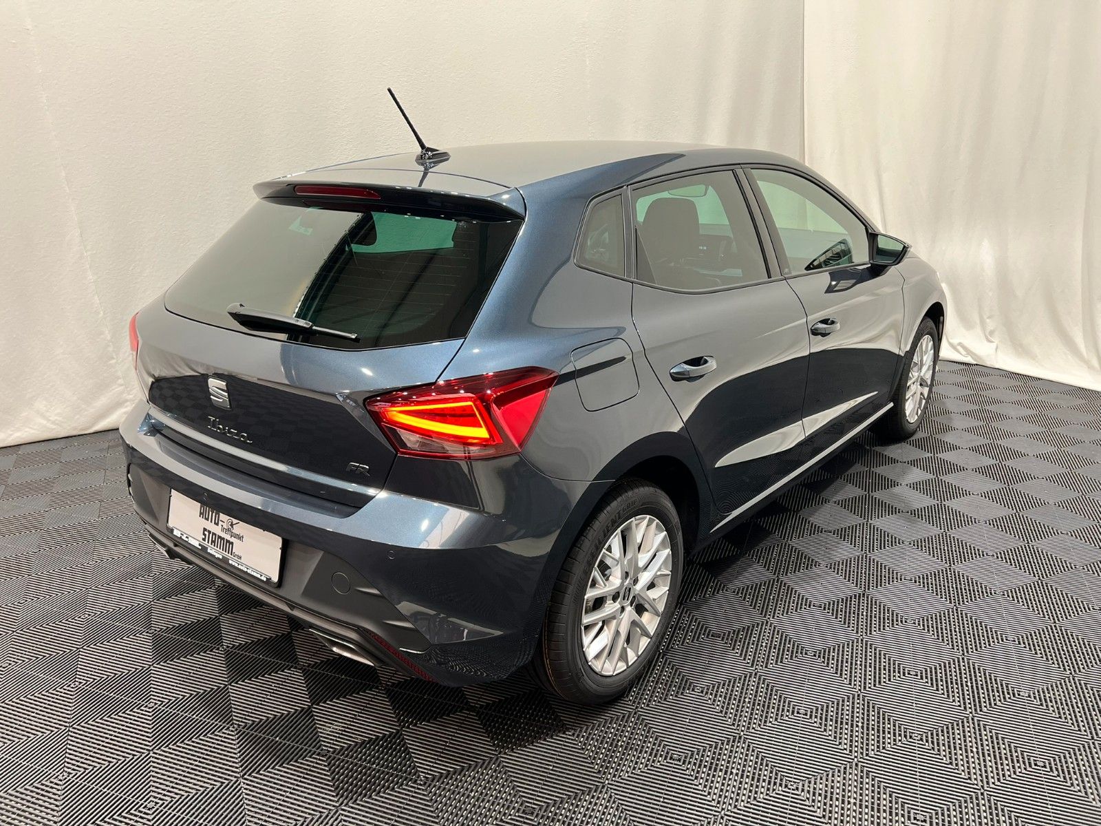 Fahrzeugabbildung SEAT Ibiza 1.0 TSI 85kW FR DSG