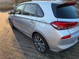 Hyundai i30 1.4 T-GDI Premium DCT Premium - Hyundai i30: Silber