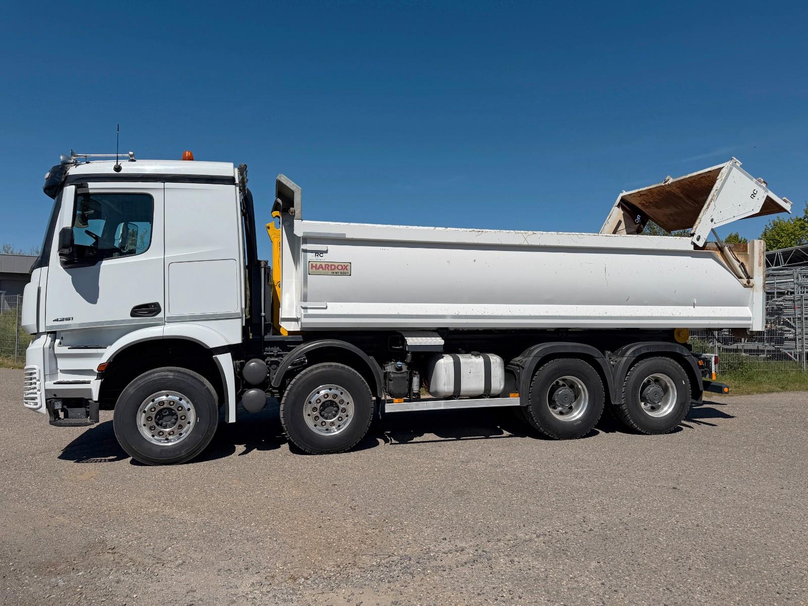 Mercedes-Benz 4251 8x4 Palfinger T26A Retarder & Hardox Mulde