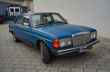 Mercedes-Benz E 230 - blaue Mercedes-Benz E 230