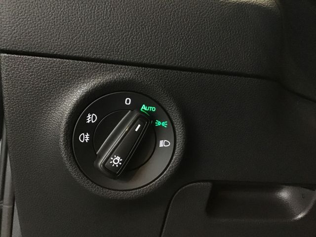 Fahrzeugabbildung Skoda Karoq Selection 1.5 TSI/DSG/ACC/SHZ/SmartLink