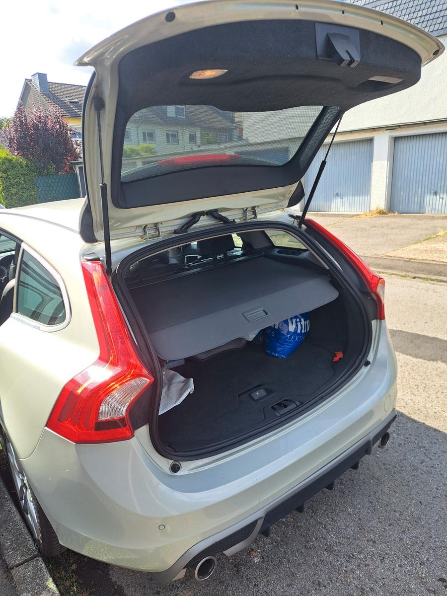 Volvo V60 2012 — engine 2.400 cm³, 215 HP (158kW)