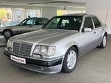 Mercedes-Benz E 500 W124 Klima + Schiebedach + Standheizung - Mercedes-Benz 500 mit Benzin-Antrieb: Schiebedach, Limousine