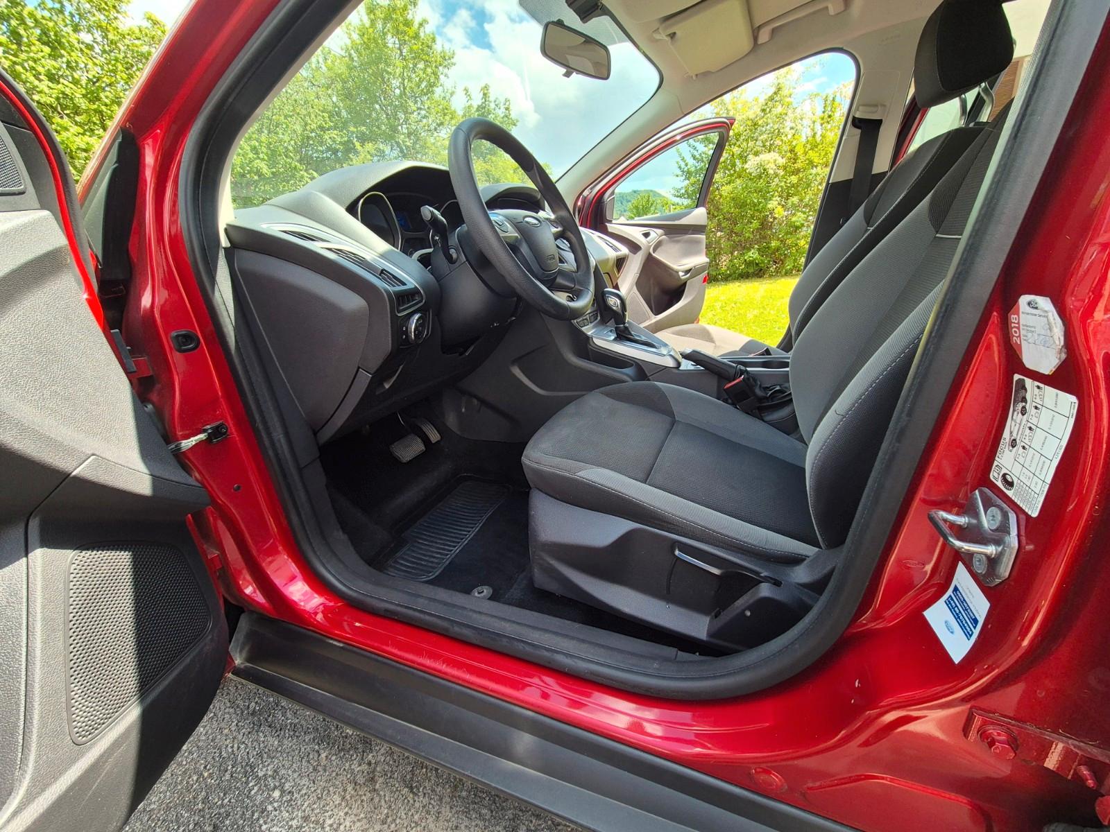 Ford Focus 2011 — photo 8
