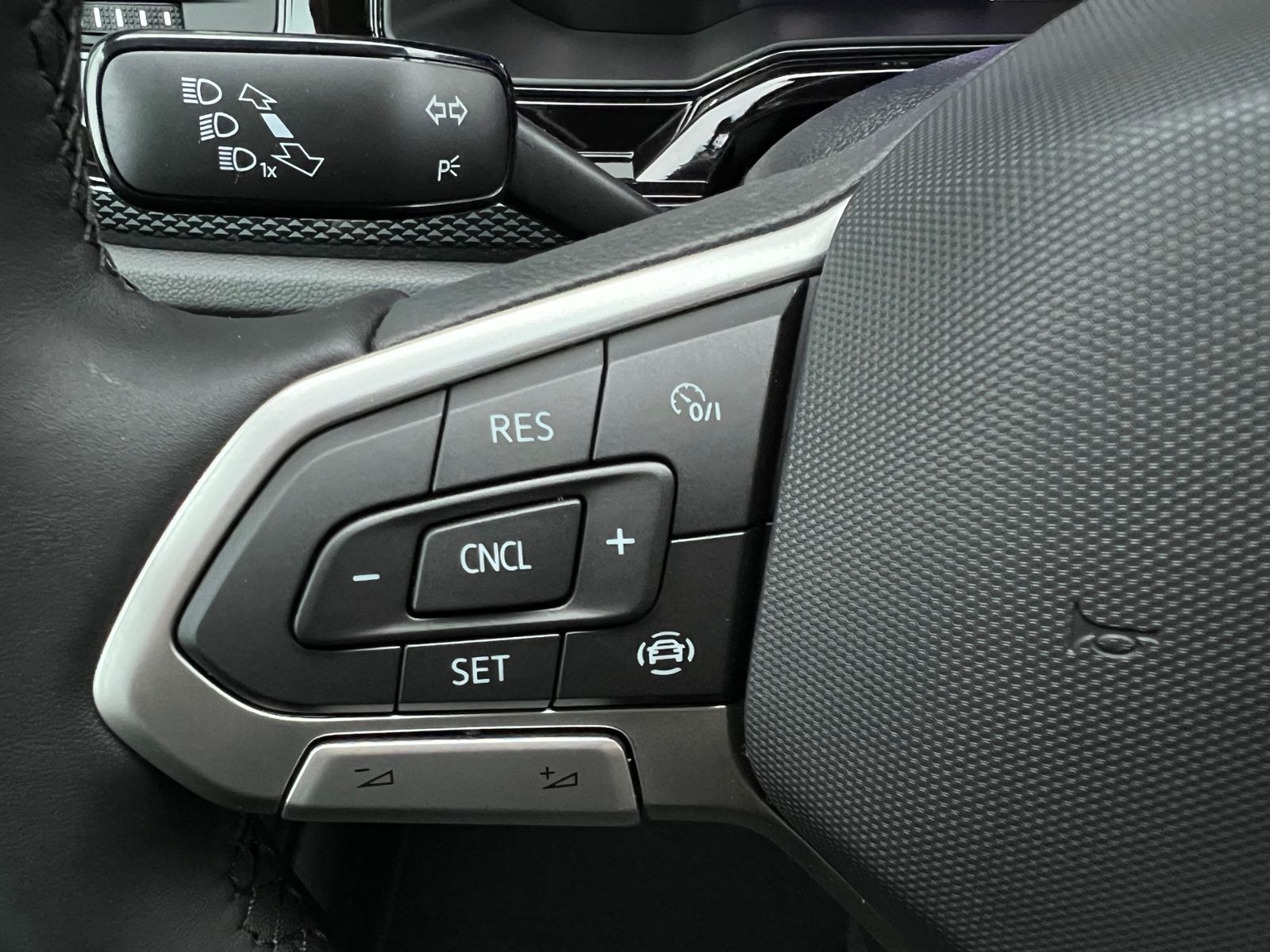 Fahrzeugabbildung Volkswagen Polo Life 1.0 *Navi, Ganzjahresreifen, Kamera*