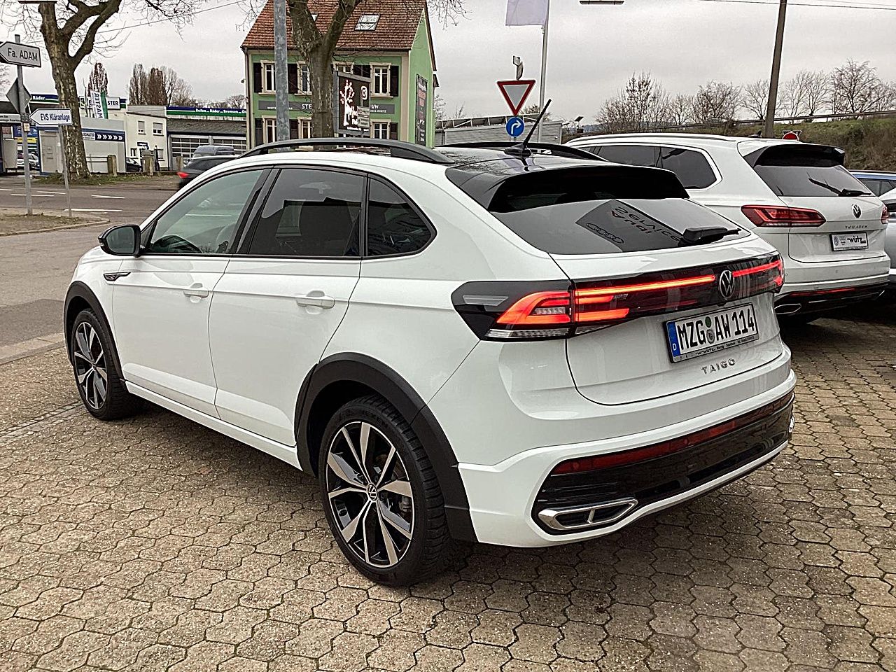 Fahrzeugabbildung Volkswagen Taigo R-line 1.5 TSI DSG ACC LED Kamera Klima