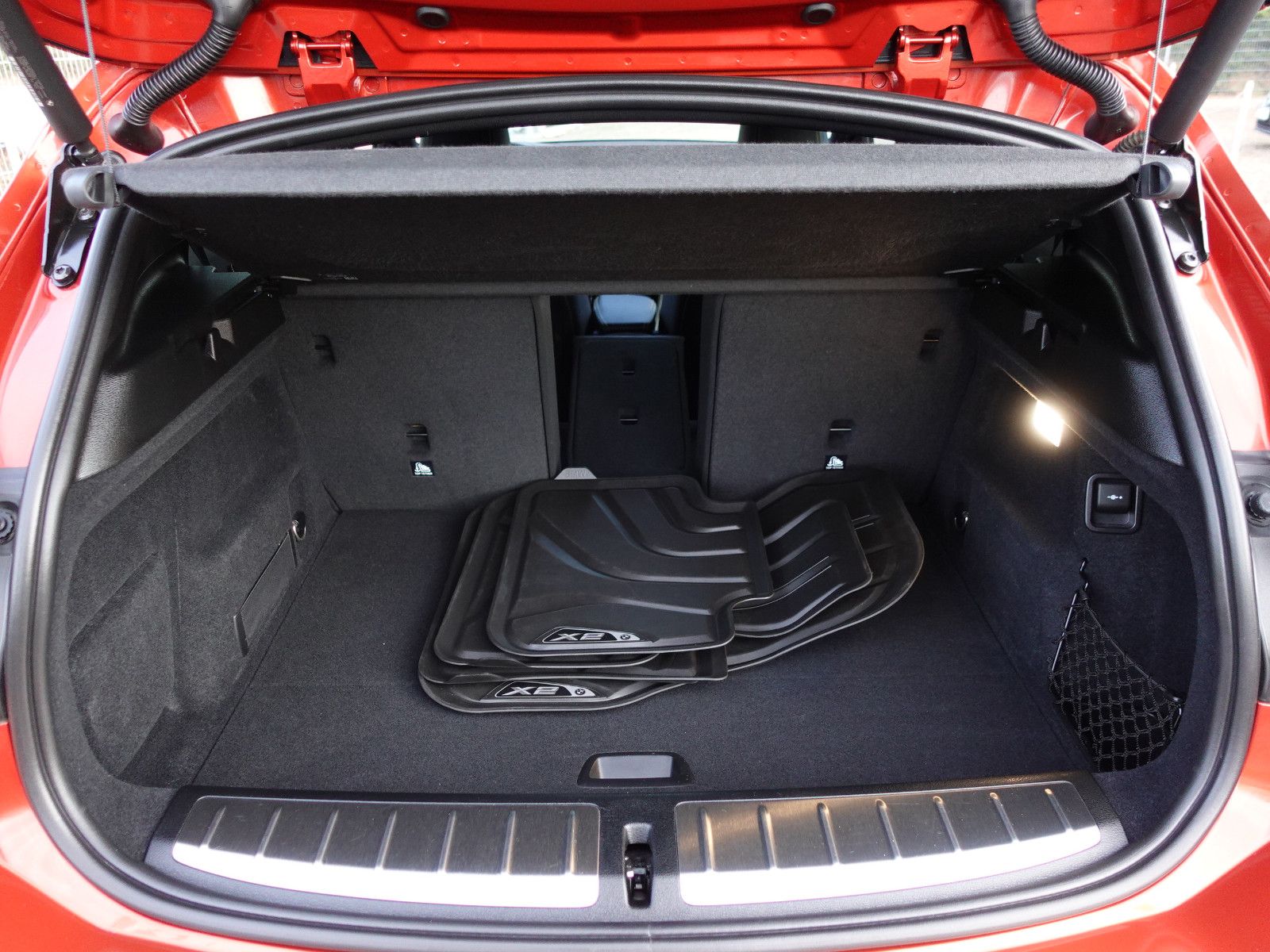 Fahrzeugabbildung BMW X2 xDrive20i Aut. M Sport Shadow HiFi AHK Cam