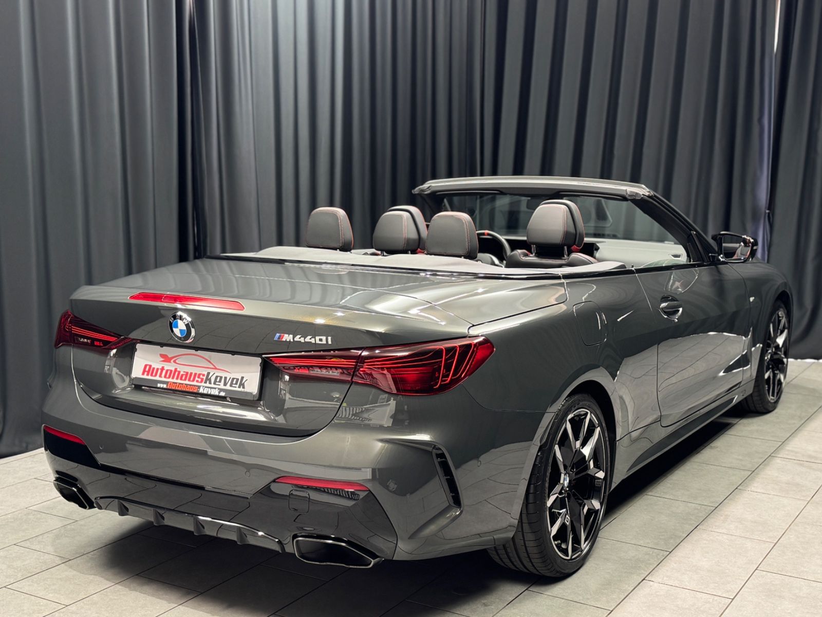 Fahrzeugabbildung BMW M440i Cabrio xDrive|INDIVIDUAL|H&K|LEDER|FACELIF