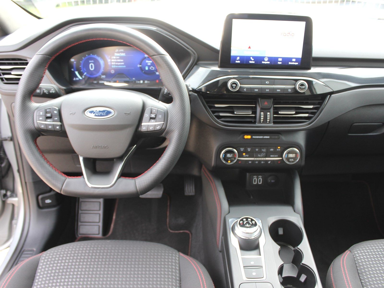 Fahrzeugabbildung Ford Kuga Plug-In Hybrid ST-Line 2,5 Duratec