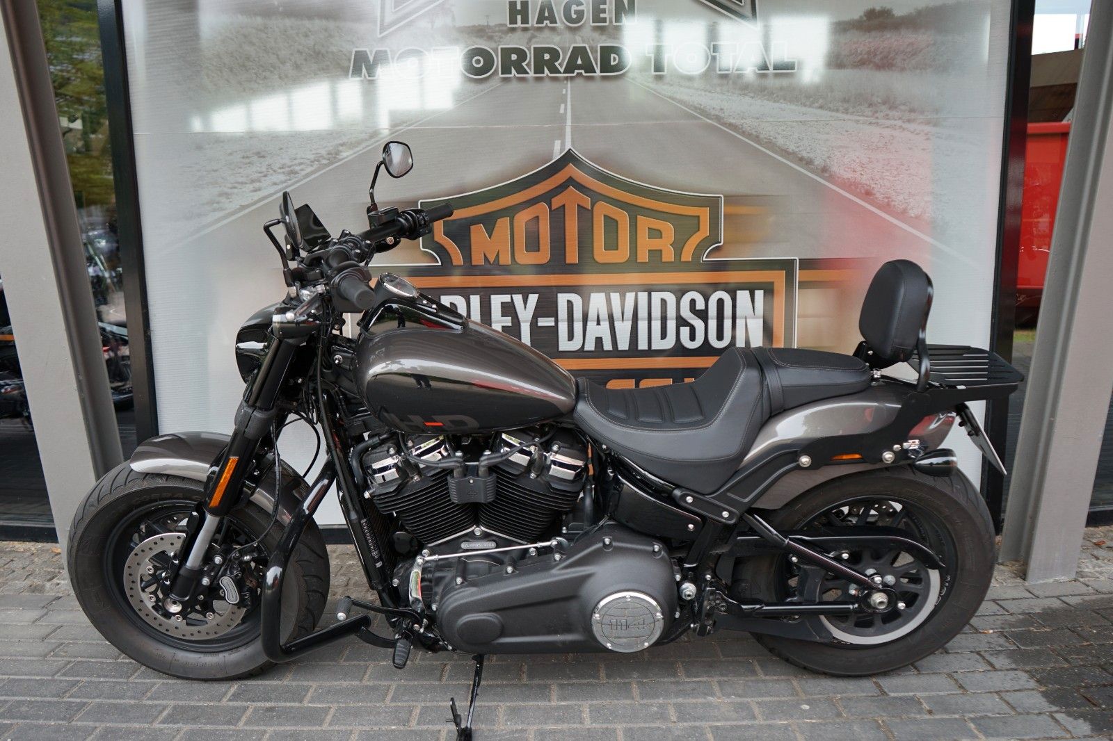 Fahrzeugabbildung Harley-Davidson Softail Fat Bob mit Jekill & Hyde