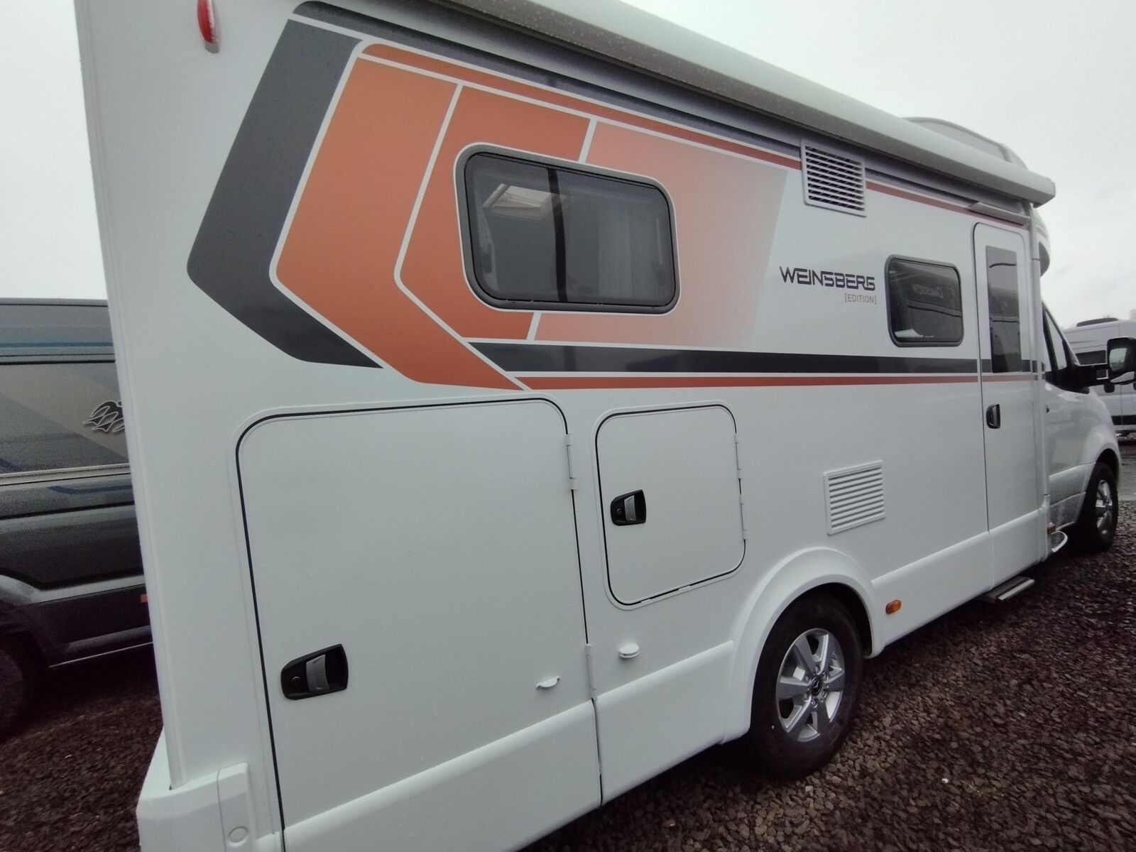 Fahrzeugabbildung Weinsberg CaraCompact Suite MB EDITION PEPPER 640 MEG 24er
