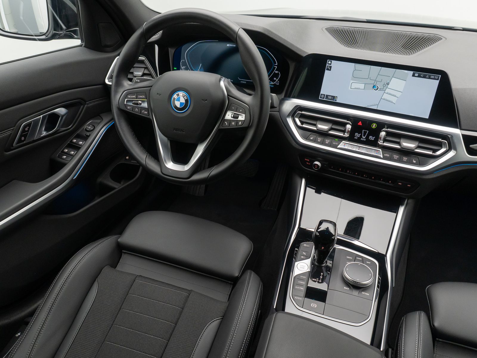 Fahrzeugabbildung BMW 320e Sport Line DAB HiFi CockPitPr Alarm PDC LED