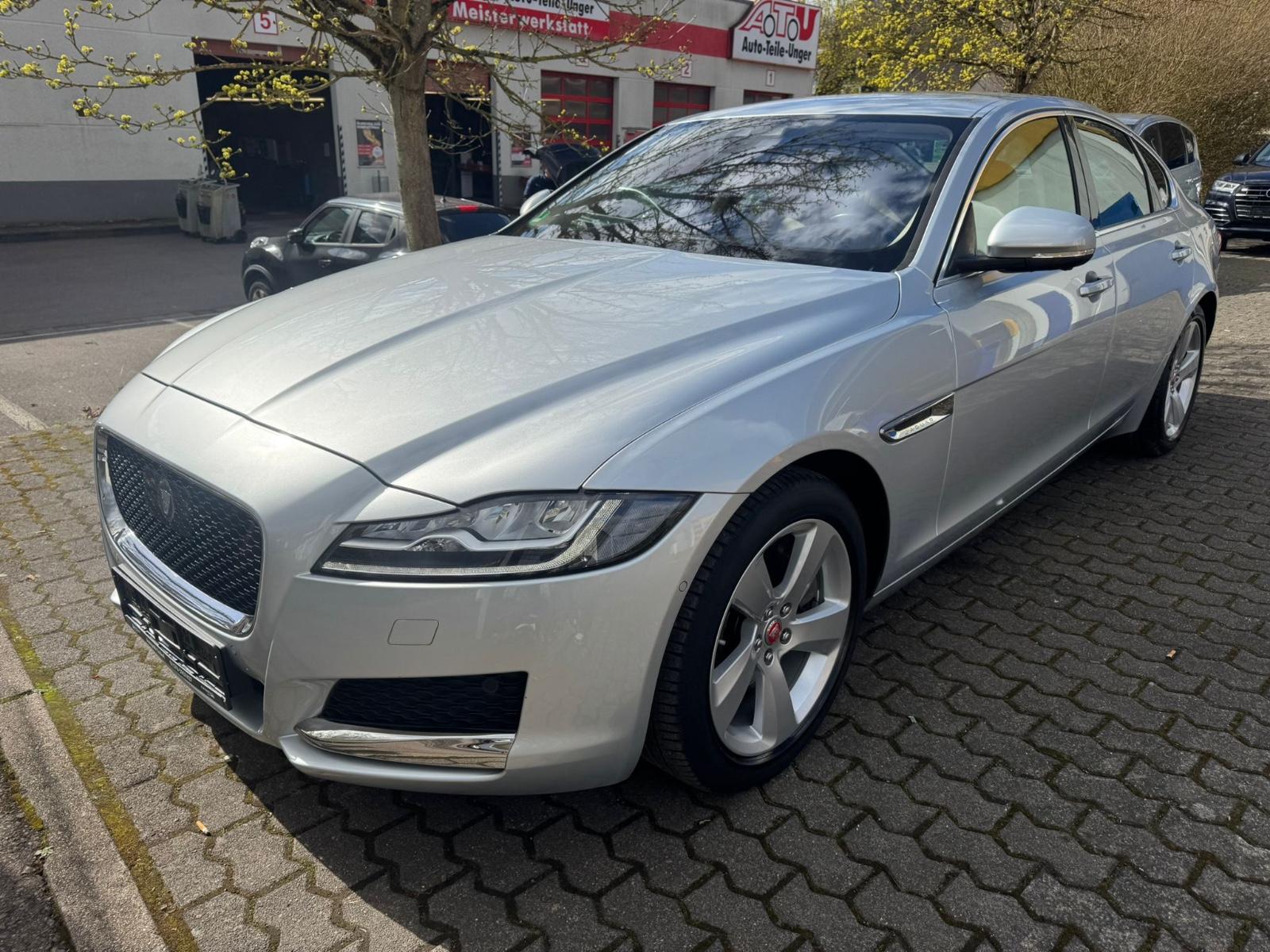 Jaguar XF 30d 300PS Prestige Automatik LED+HUD+ACC+Lane