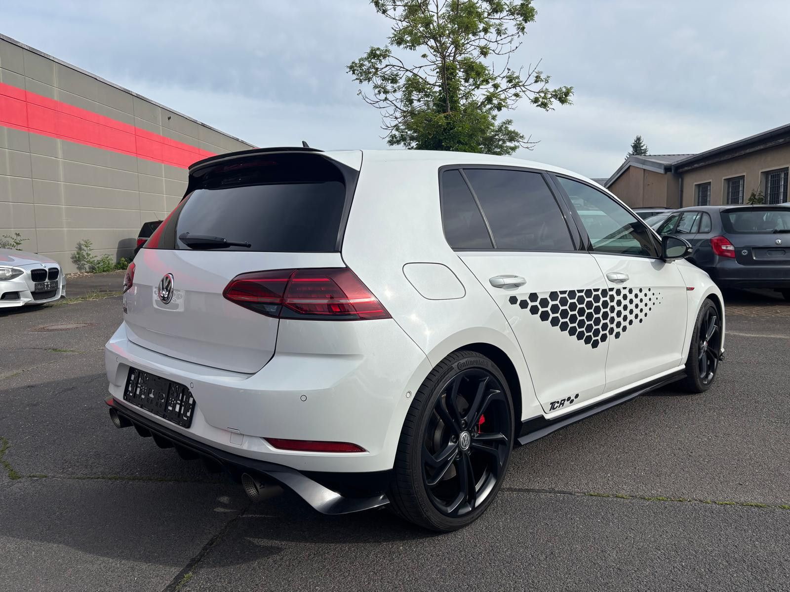 Fahrzeugabbildung Volkswagen Golf GTI TCR AKRAPOVIC-DYNAUDIO-ACC-RFK-DCC-ALC.
