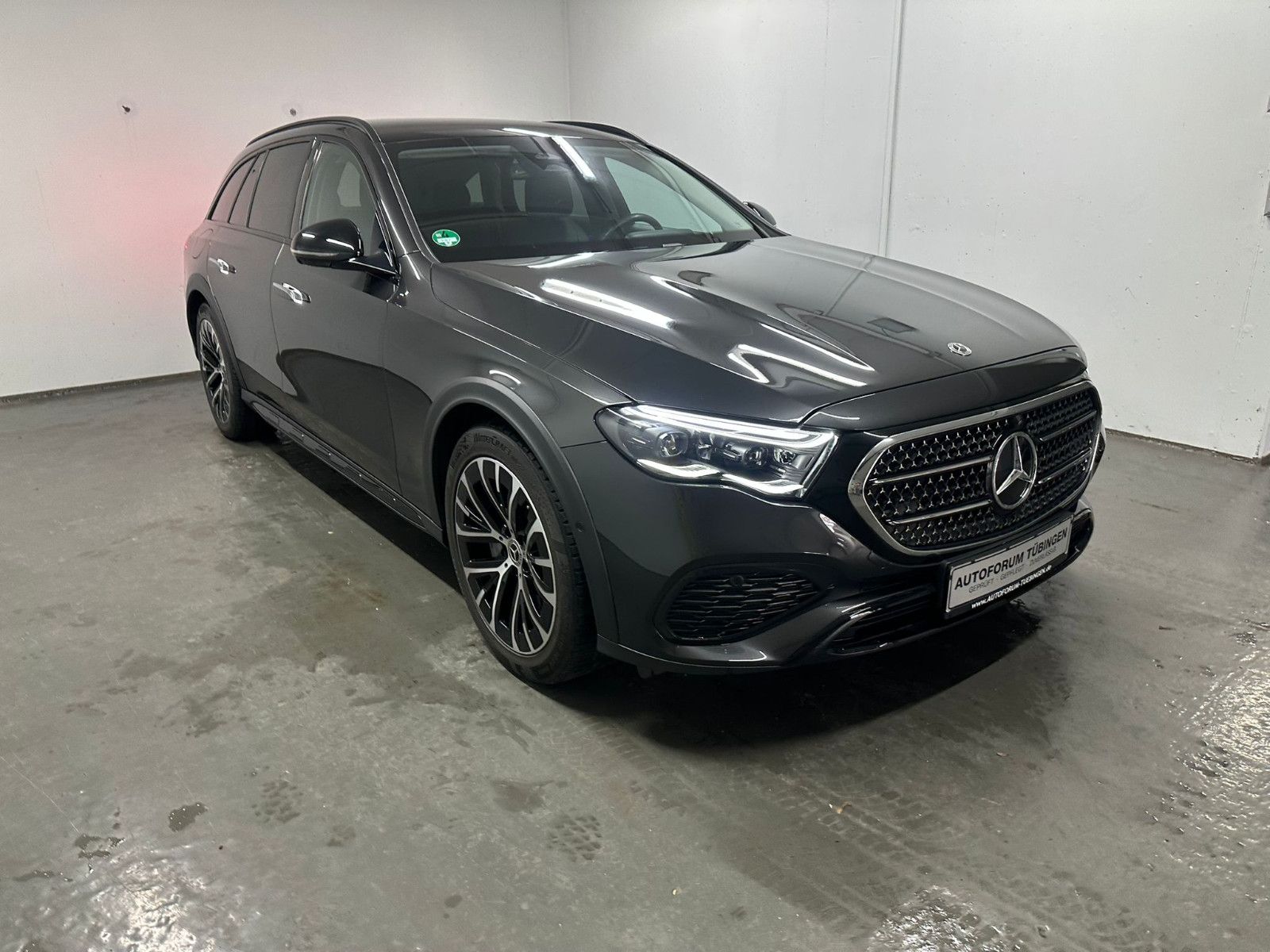 Fahrzeugabbildung Mercedes-Benz E 450 4MATIC T All-Terrain Autom. *AHK*AMBIENTE*