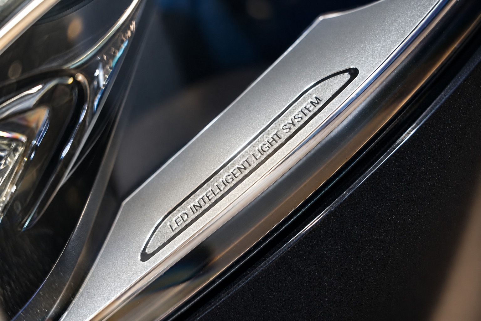 Fahrzeugabbildung Mercedes-Benz V 300d lang *Burmester*360°KAM*6-Sitz*SHZ*Navi