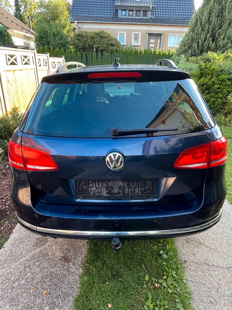 Volkswagen Passat 2012 — interior