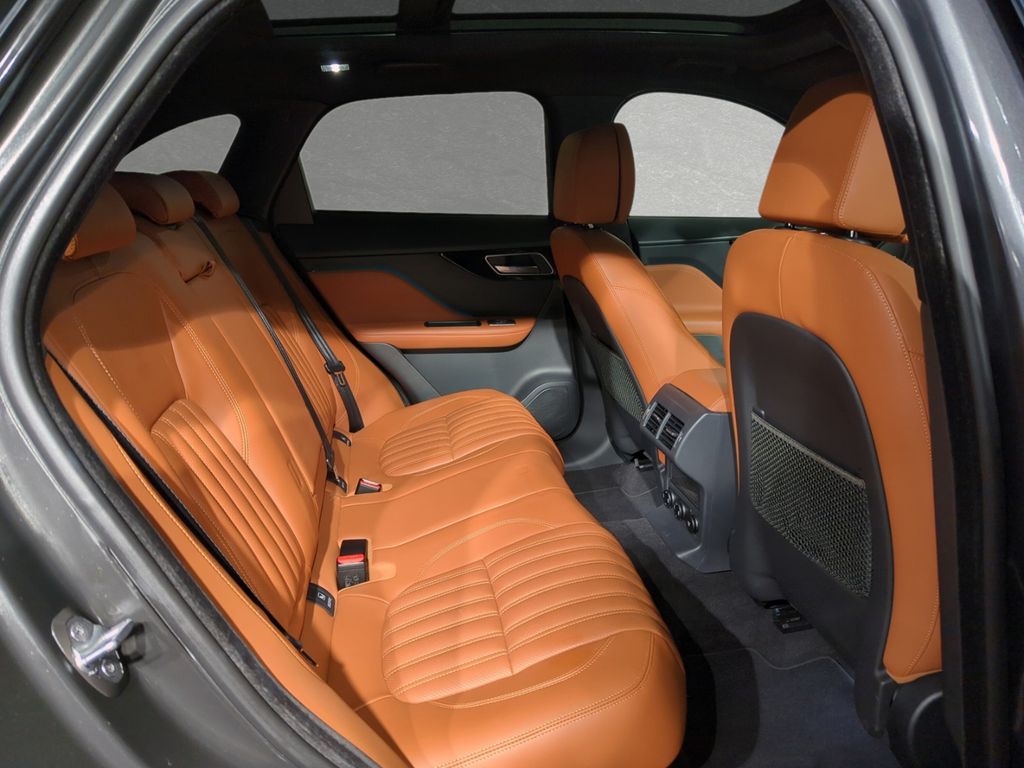 Jaguar F-Pace 30d Portfolio ACC AHK PANORAMA DAB 22
