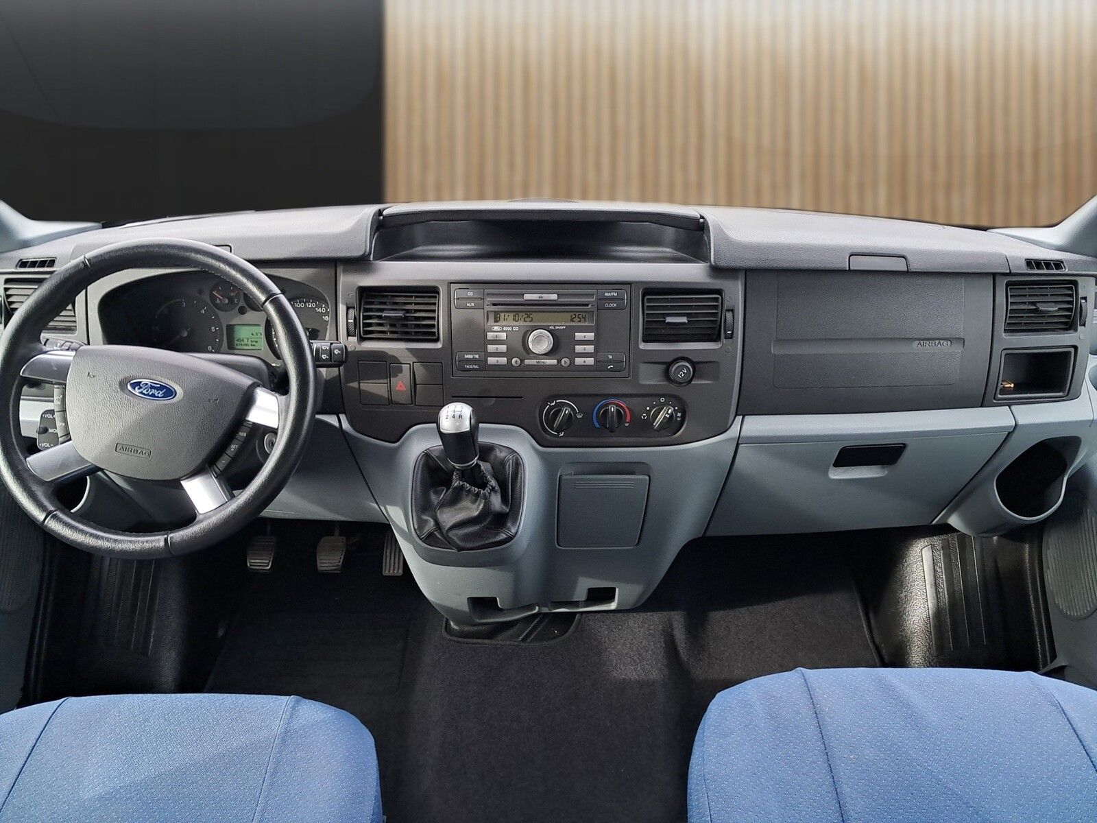 Fahrzeugabbildung Carado T 345 Fahrradträger,Radio,Heckbad