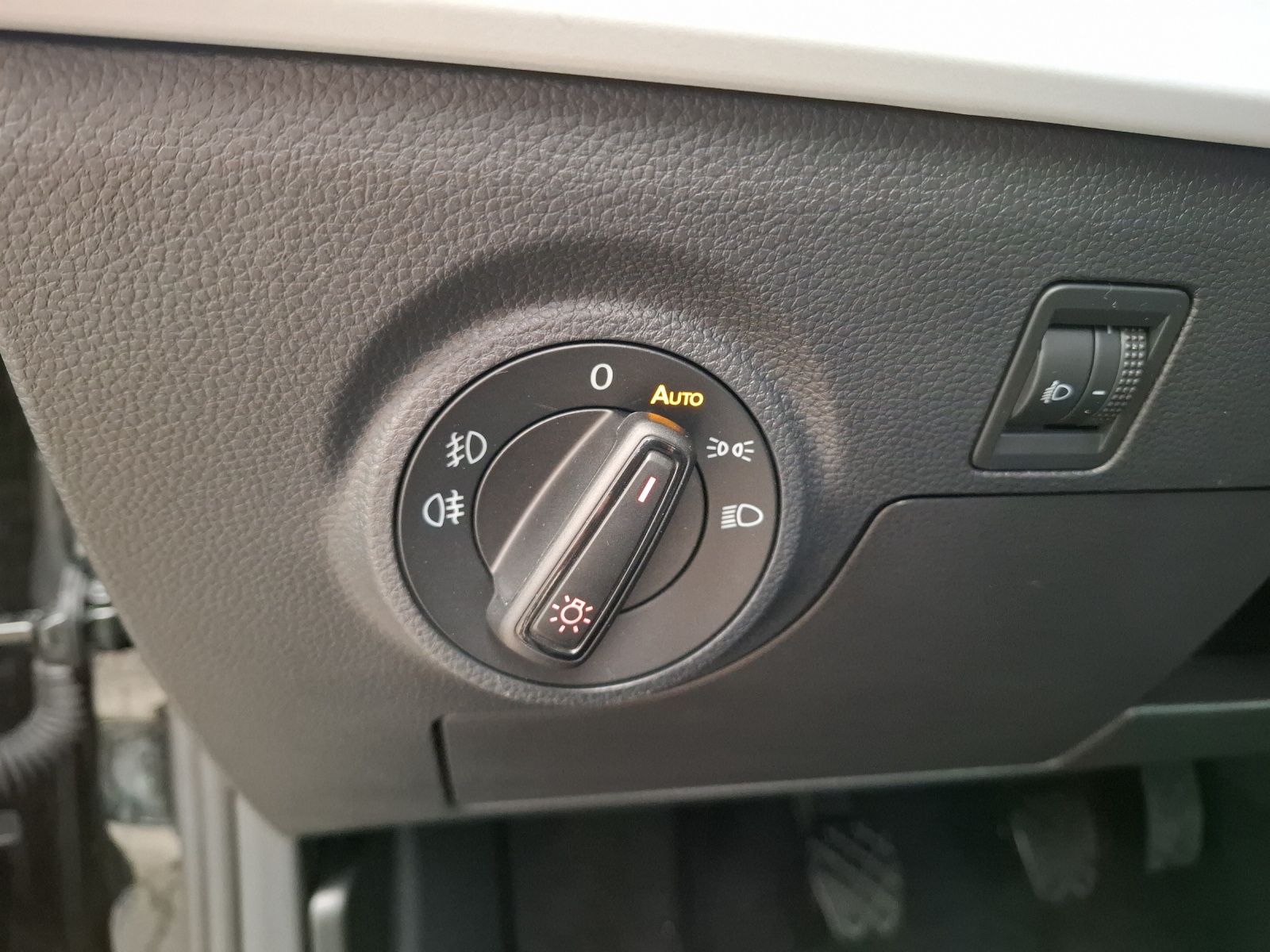 Fahrzeugabbildung SEAT Ibiza TSI Style LED Navi ACC SH LM