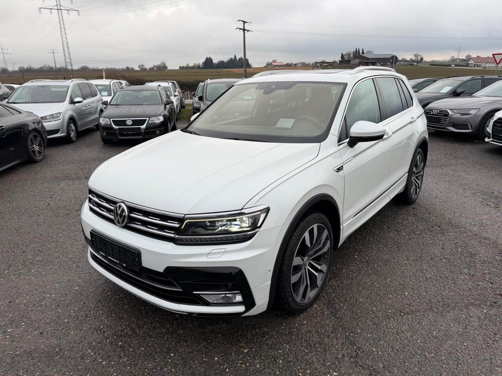 Volkswagen Tiguan R-Line AHK 360 ACC Pano AHK Kamera 239 PS