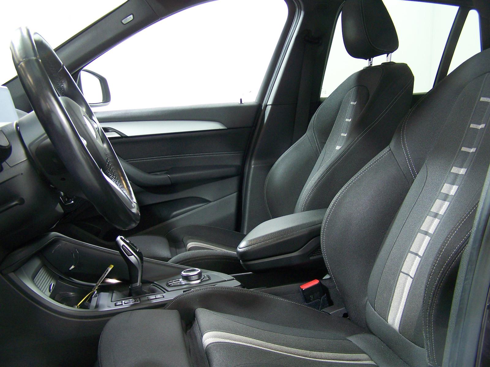 BMW X1 xDrive 20 i Advantage AUTOM PANOR+R19+LED+NAV