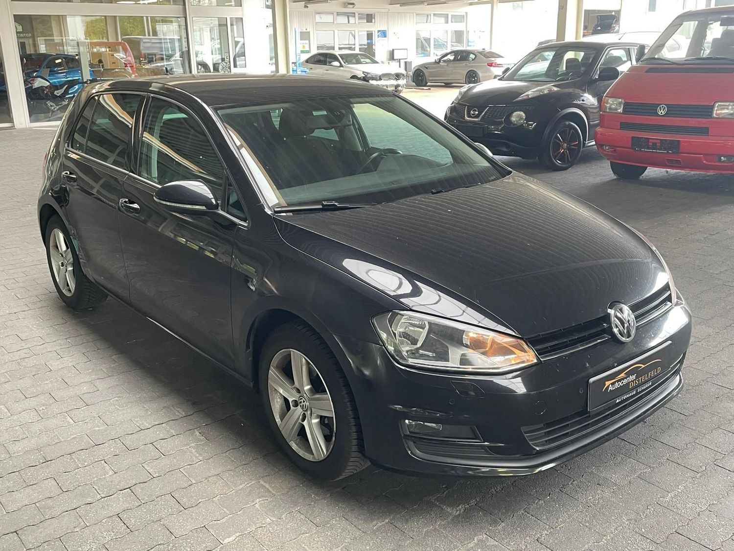 Volkswagen Golf - 1