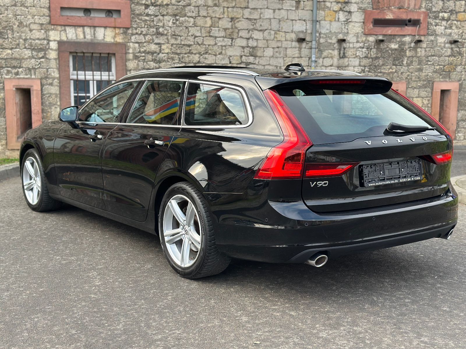 Fahrzeugabbildung Volvo V90 KOMBI GEARTRONIC MOMENTUM*PANO+LEDER*