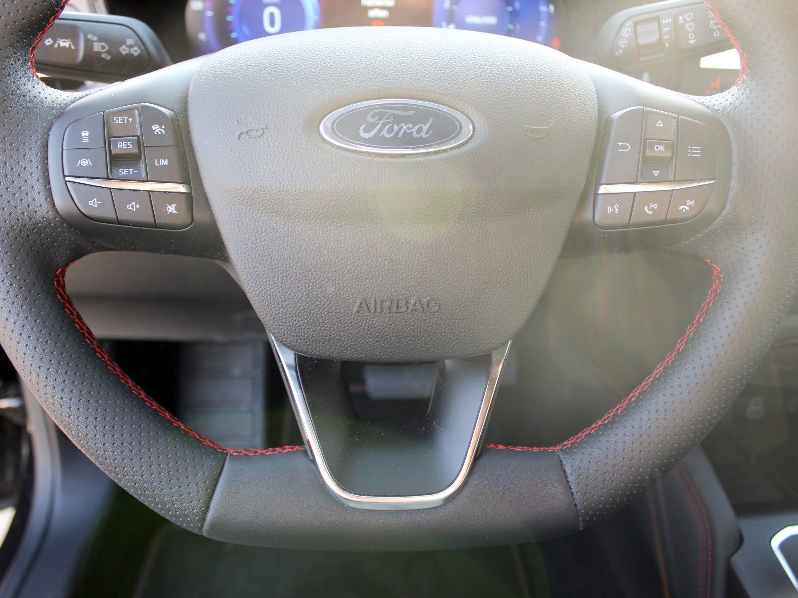 Fahrzeugabbildung Ford Focus ST-Line X 1,0 EcoBoost Start/Stopp