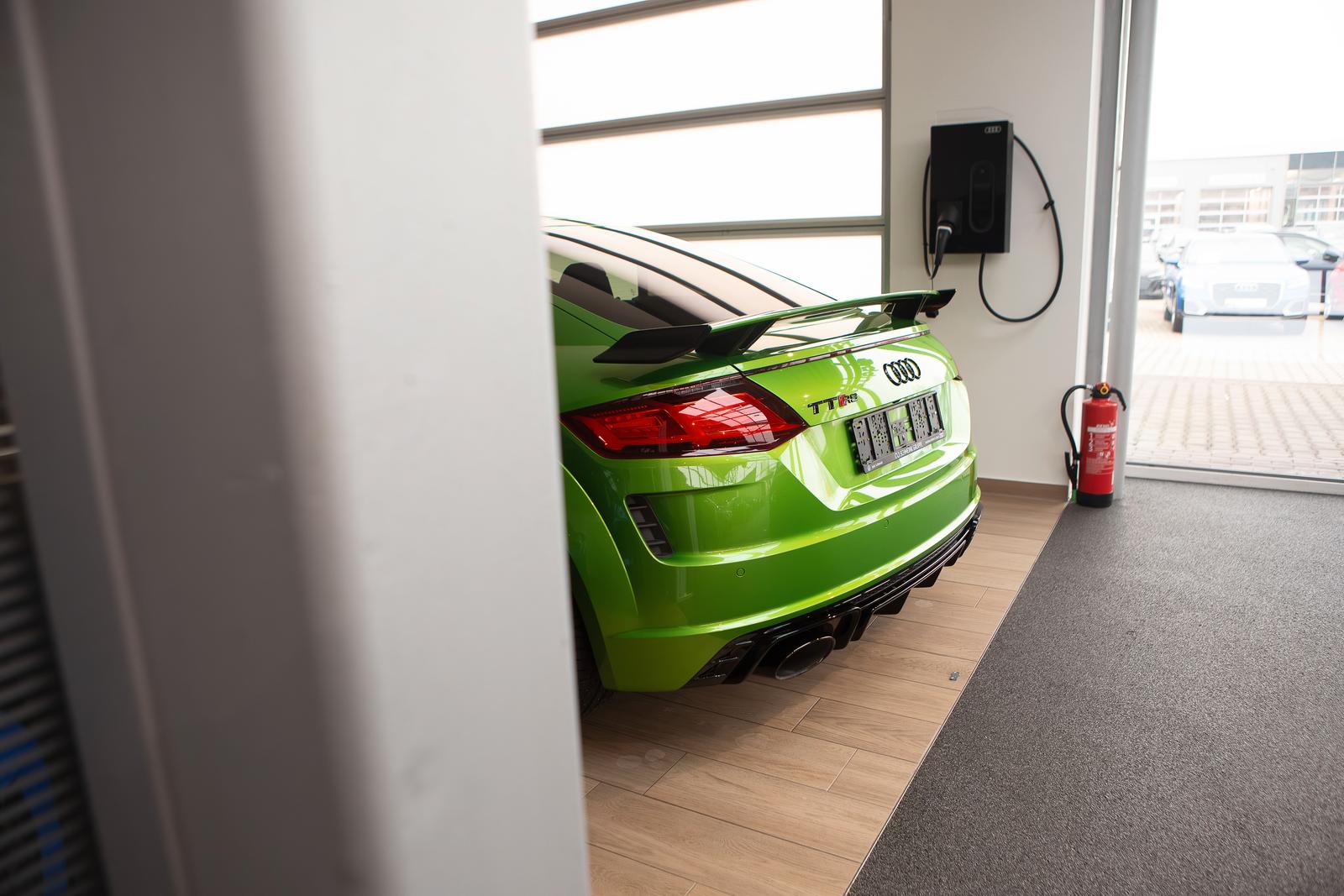 showroom-image-top