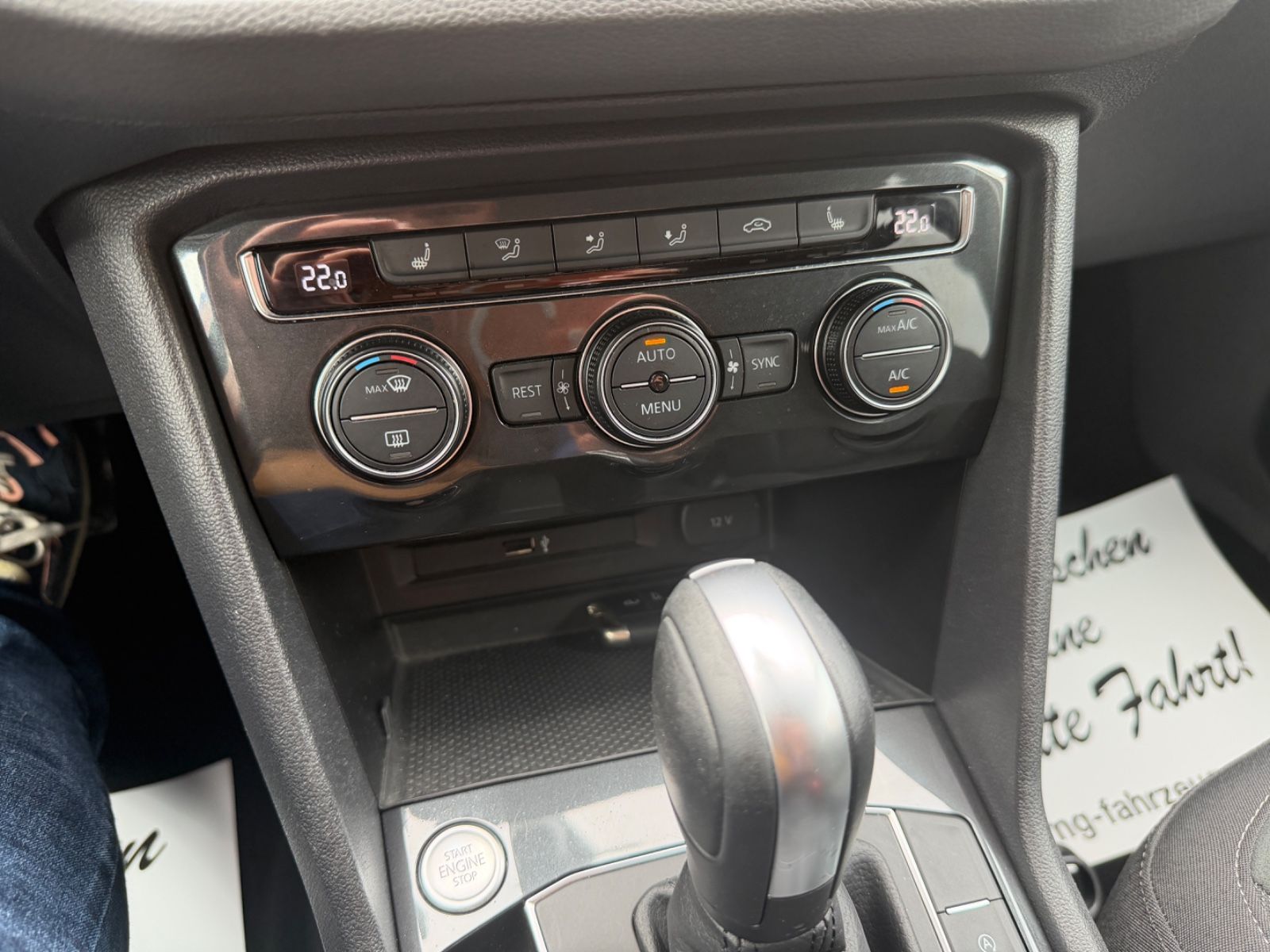 Fahrzeugabbildung Volkswagen Tiguan R-LINE 4Motion LED NAVI KAM. ACC SCHECKH.