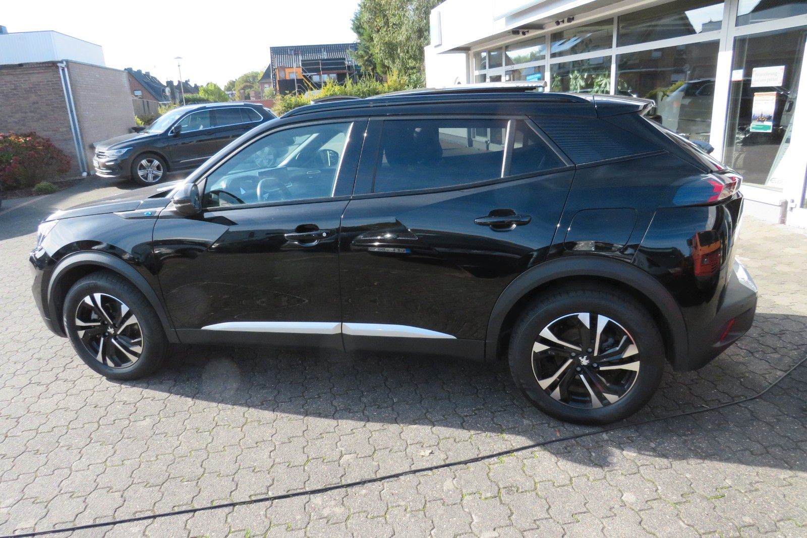 Fahrzeugabbildung Peugeot 2008 e- GT PANO NAVI KAMERA SITZH. PDC 1.HD