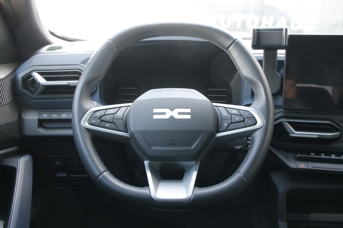 Fahrzeugabbildung Dacia Duster Journey hybrid 140