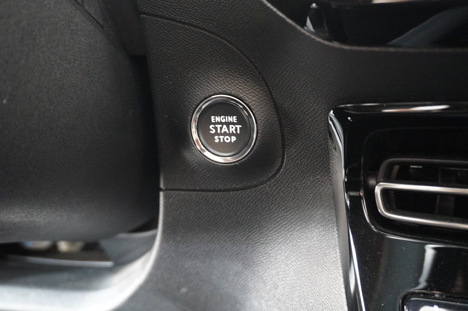 Fahrzeugabbildung Opel Mokka 1.2T ELEGANCE NAVI/LED/KAMERA/SH/SPORT/DAB