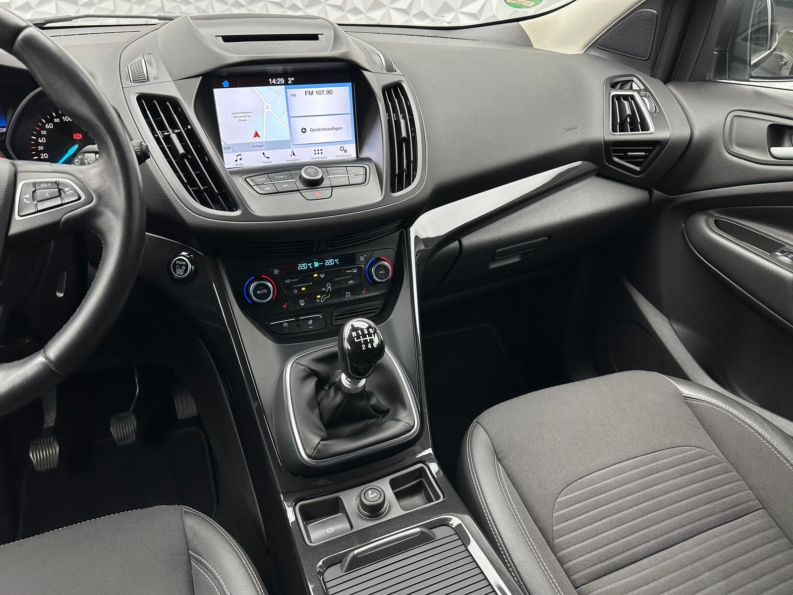 Fahrzeugabbildung Ford KUGA TITANIUM 1.5/KEYLES/LED/AMBI/NAV/SITZHZ/TSA