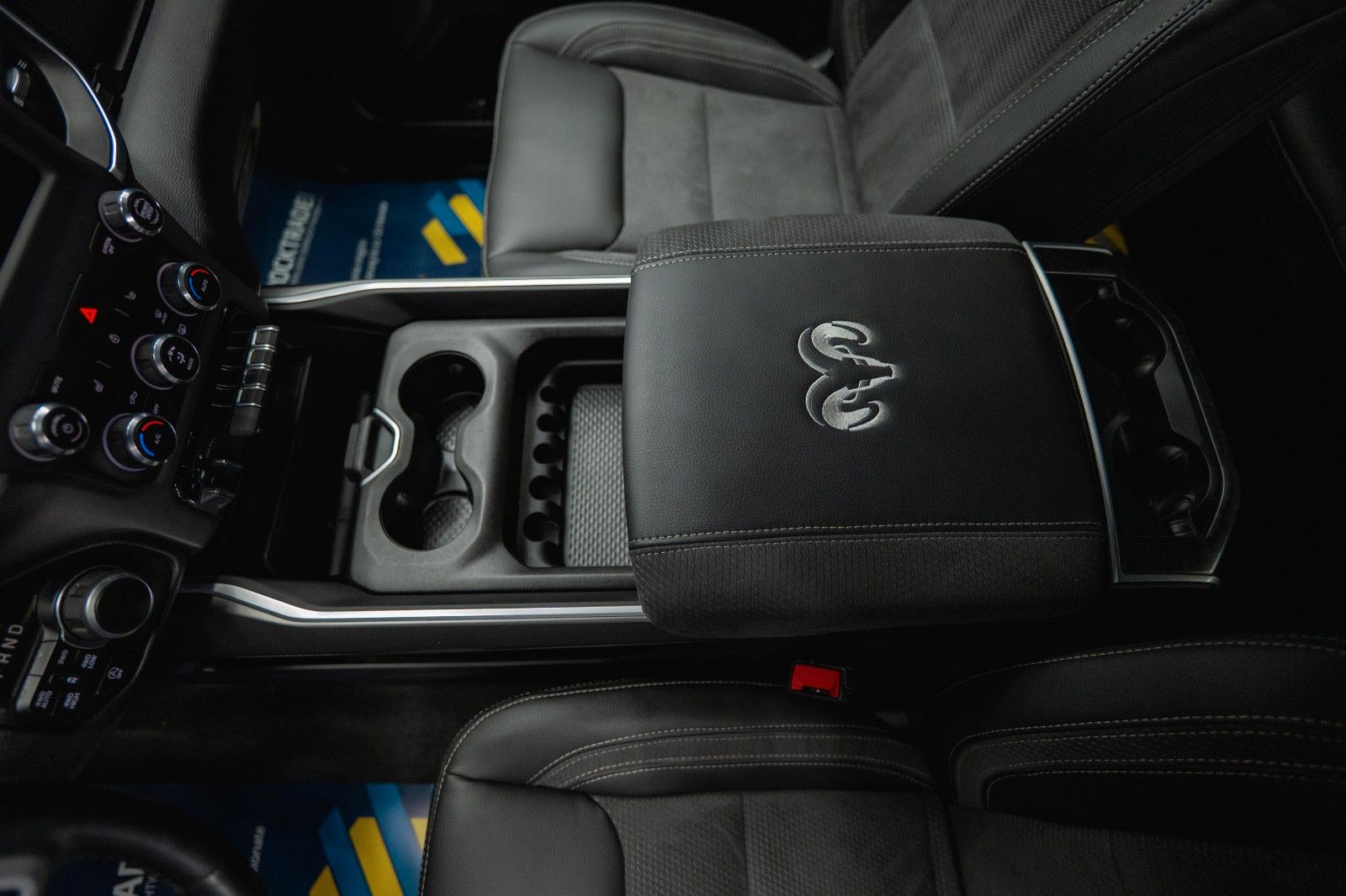 Fahrzeugabbildung Dodge RAM 5.7 V8 HEMI 4x4 OFFROAD NIGHT-Edition LED