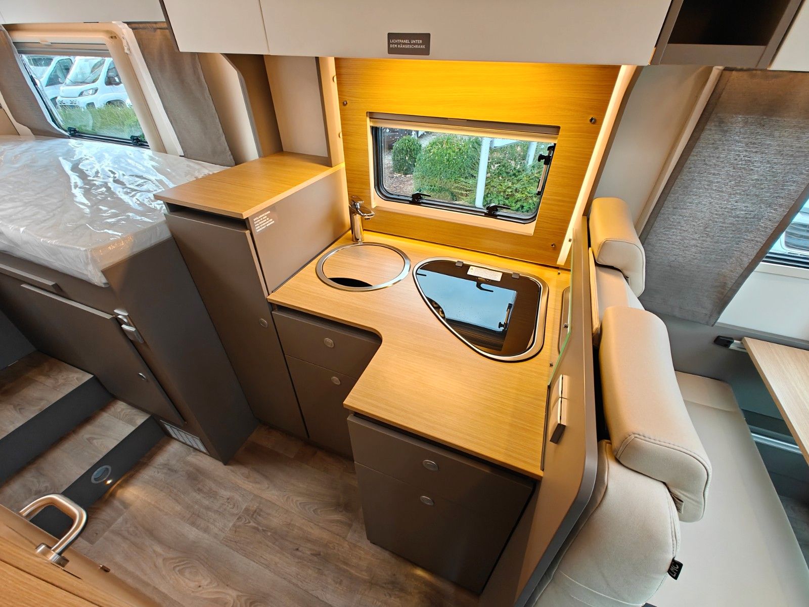 Fahrzeugabbildung LMC Tourer T 660 G -  663 70 Jahre, 140PS -