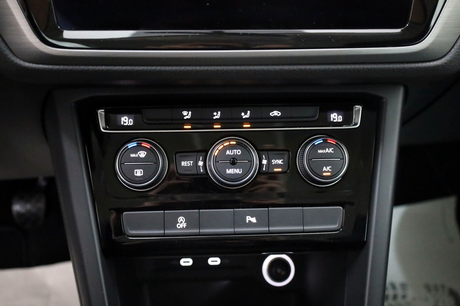 Fahrzeugabbildung Volkswagen Touran Comfortline 7 Sitzer,Navi,SH,PDC,ACC,AHK