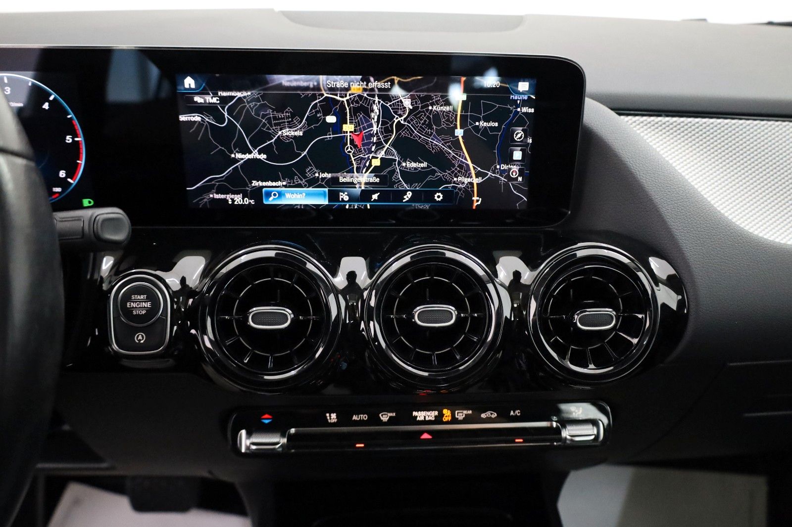 Fahrzeugabbildung Mercedes-Benz GLA 200 d,T.Leder,Navi,LED,Kamera,ACC,Panor.,AHK