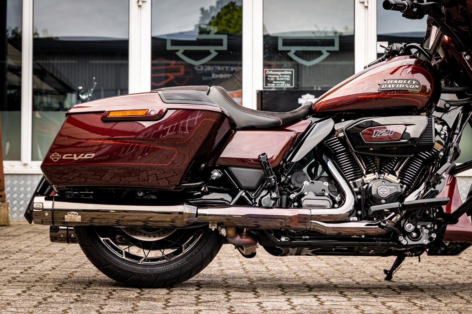 Fahrzeugabbildung Harley-Davidson CVO Street Glide FLHXSE 121 Cui - Jekill & Hyde