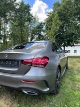 Mercedes-Benz A 250 e DCT - AMG Paket - mit Hybrid-Antrieb: Grau, Alcantara, Bordcomputer, Limousine